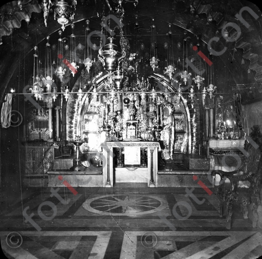 Altar in der Grabeskirche | Altar in the Church of the Holy Sepulchre (foticon-simon-129-031-sw.jpg)